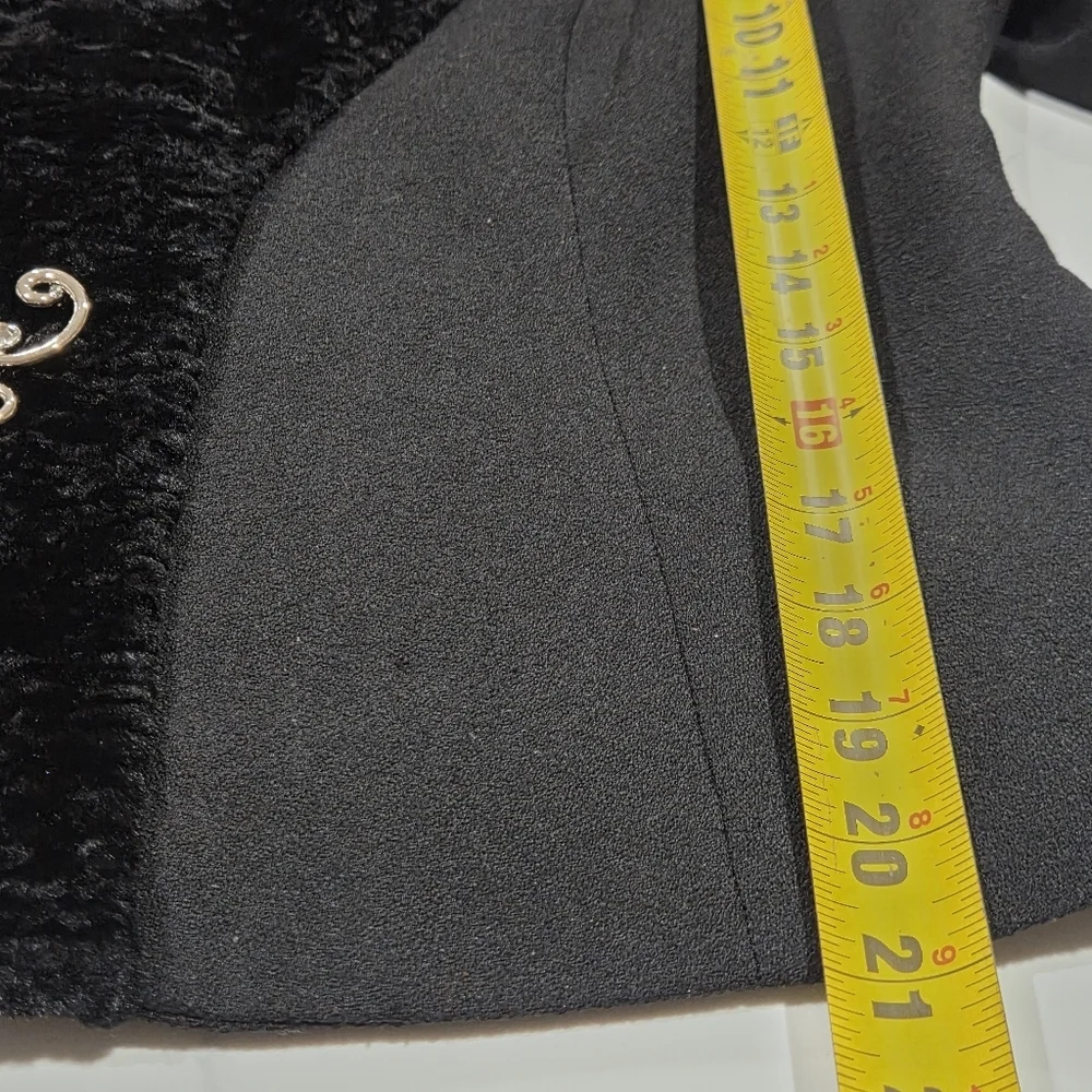 George Simonton Elegant Black Blazer with Textured Lapel Size 8 VTG.